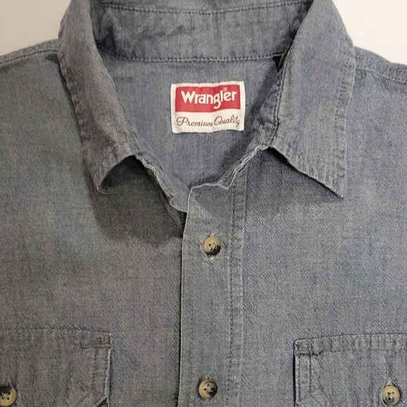 Wrangler lightweight denim button up shirt small - Picture 2 of 3